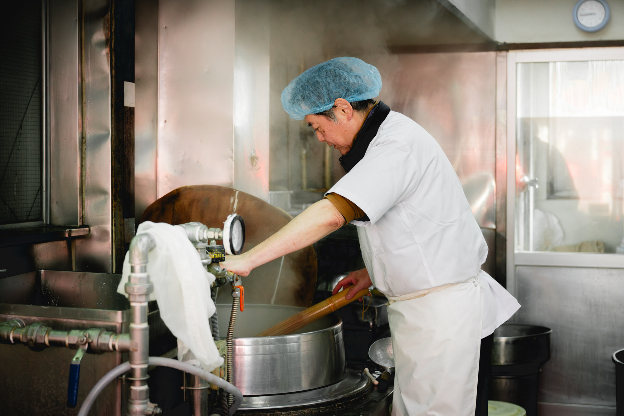 藤乃湯近くにある「さしまや豆腐店」。<br>▶︎藤乃湯とまちについて