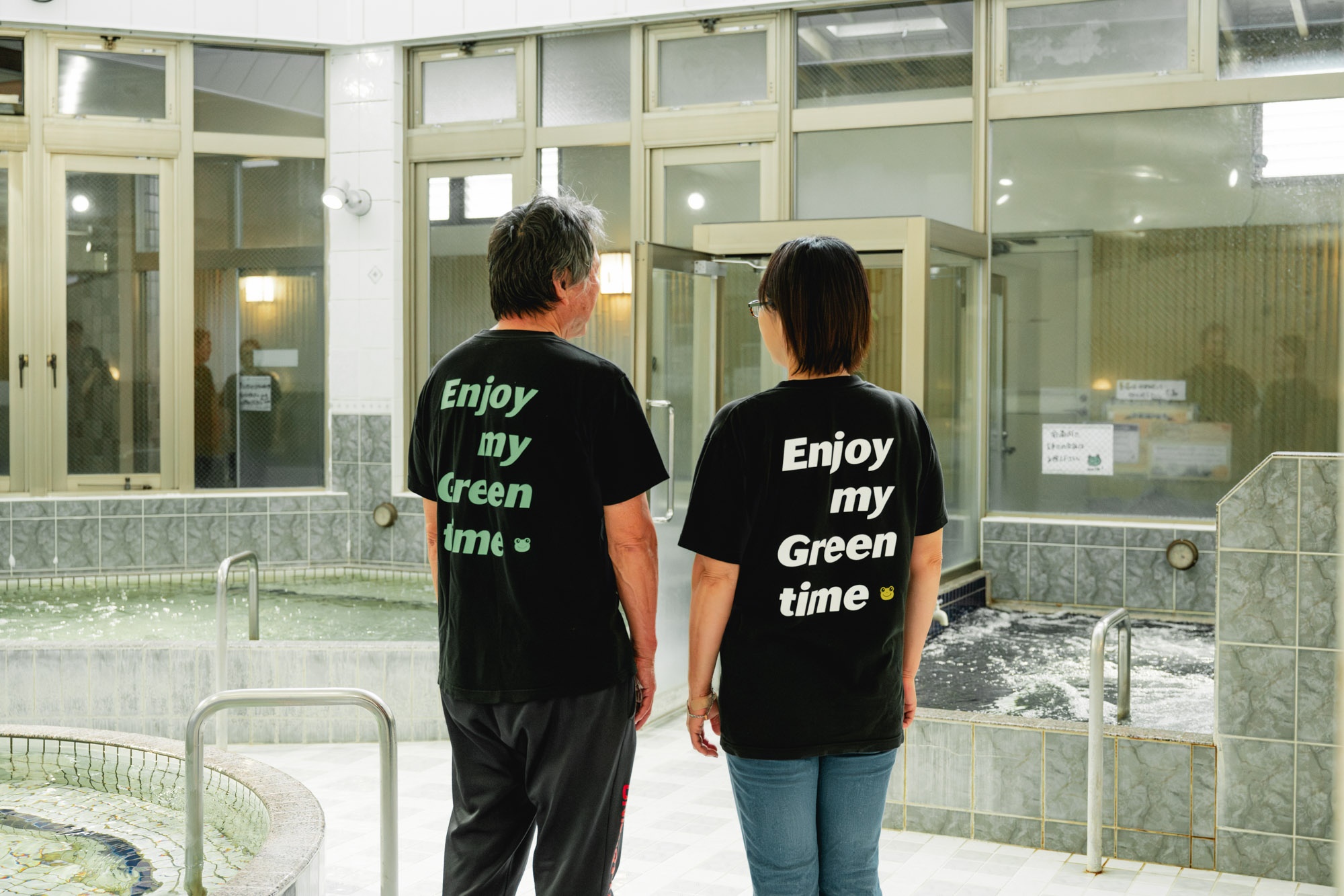 元アルバイトがデザインしたというオリジナルTシャツ。<br>▶︎HOTランドみどり湯とまちについて